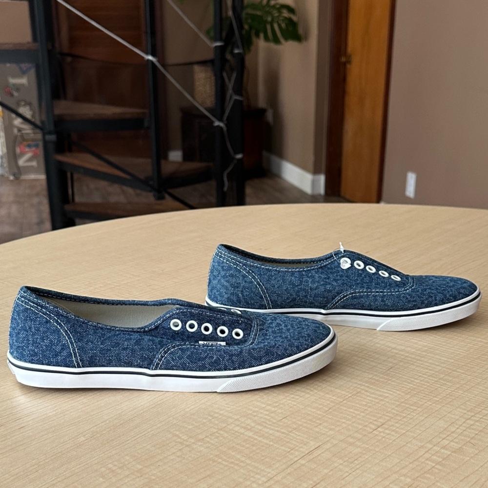 Vans Women's Denim Blue cheetah print Sneakers size 8 - Picture 7 of 9